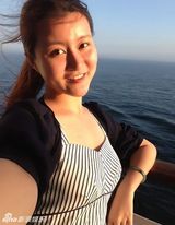 组图：黄宏21岁女儿黄豆豆近照 中传媒读播音