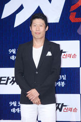 组图：申世京TOP(崔胜贤)等宣传19禁新片《老千2》