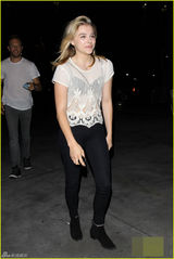 组图：超杀女邀小贝长子再约会 一同看演唱会