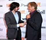 组图：“阿拉贡”莫腾森与导演背后位基情四射