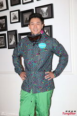 组图：陈豪不清楚TVB裁员 杨洛婷不觉受冷落