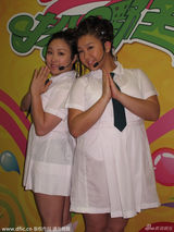 组图：胖又怎样！郑欣宜玩侧手翻显灵活身手