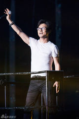 组图：汪峰七夕演唱会告白子怡:我的爱是对的