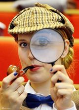 组图：百人扮福尔摩斯为卷福庆生 创吉尼斯纪录