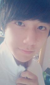 组图：清华校草李润东走红 女妆照生活照颜值爆表