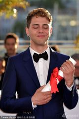 组图：评委会大奖诞双黄蛋 25岁导演多兰落泪