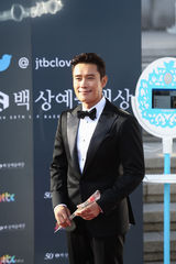 独家高清：又是一年百想红毯 众星云集争奇斗艳