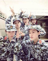 组图：军训是种福利!中戏新生军训男帅女靓养眼