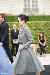 组图：比美！艾玛回眸浅笑章子怡开怀大笑