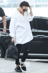 组图：BIGBANG成员GD（权志龙）车祸后首现身 墨镜中分显憔悴