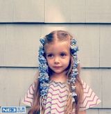 组图：大眼萝莉姐妹走红 写真妈妈掌镜精致如画