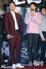 组图：韩星河智苑出席试映会 短裙露粗腿