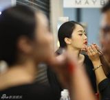 组图：那英四美拍片 陈冰肢体僵硬刘明湘爱右脸李嘉格眼神迷离