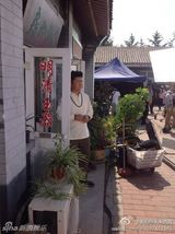 组图：《盗墓》现场李易峰牛仔衣 王胖子现身