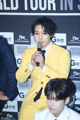 独家：SJ变彩虹团 希澈特立独行偏爱剪刀手