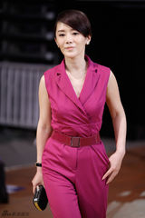 组图：大影节闭幕式 汤唯红裙知性王丽坤温婉