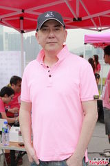 组图：何韵诗献唱力挺同志群体 黄秋生酷装支持