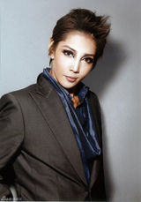 帅气到尖叫 宝冢top“男役”女扮男装