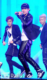 组图：防弹少年团开发布会 展现男性魅力