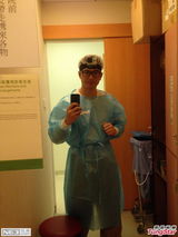 组图：黄长兴初见女儿感动欲落泪