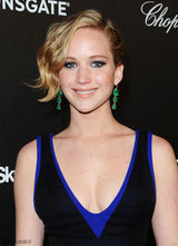 组图：《饥饿游戏3》亮相戛纳 劳伦斯美艳震场