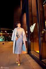 组图：张佳宁沉醉夜色魅影 玩转真空变时尚icon