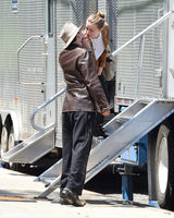 组图：约翰尼德普探班未婚妻当众激吻