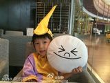 组图：已阵亡！胡静儿子扮粉色小恐龙萌翻网友