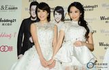 组图：台湾最美双胞胎同办婚礼 曾拍全裸写真
