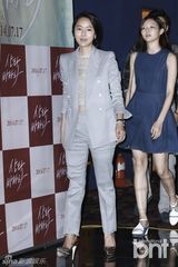 组图：CNBlue姜珉赫获粉丝夹道欢迎求握手