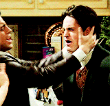 组图：《老友记》乔伊钱德勒重逢 染白发仍恩爱