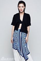 组图：高露时尚御姐写真 性感前卫彰显熟女魅力