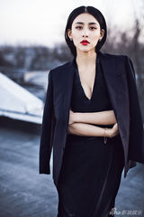 组图：贾青初秋时尚写真 性感冷艳尽显独特魅力