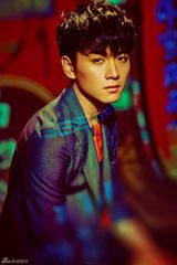 组图：陈晓【演员】惊喜玩转波普风 光影流动如梦似幻