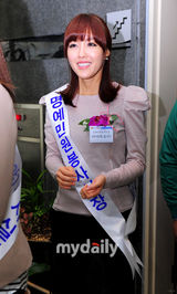 组图：T-ara孝敏池妍参加韩国纳税人之日活动