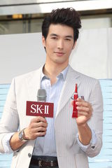 组图：锦荣谈嫩模顾左右而言他 暗示jolin眼睛漂亮