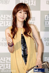 组图：吕珍九等出席电影《机关枪传教士》首映会