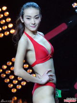 组图：中国模特之星总决赛 俊男美女寒冬秀泳装