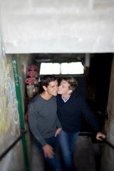 组图：Facebook联合创始人克里斯-休斯与男友完婚