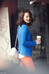 高清图：申敏儿时尚街拍 缤纷装星味十足