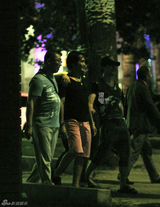 组图：佟丽娅陈思成约齐秦吃饭 疑邀唱新片歌