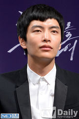 组图：《为了皇帝》发布会 李民基朴成雄大对决