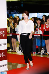 独家高清：金泰熙权相佑大咖齐捧场宋承宪新片