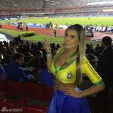 组图：美臀小姐找C罗遭拒被没收记者证