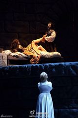 组图：《弄臣》再演 里奥-努奇王者归来