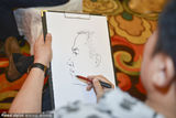 组图：毕福剑卖画捞金 为粉丝作画最高卖8万元