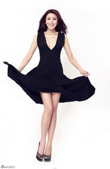 组图：刘庭羽妩媚写真曝光 玲珑曲线魅力无限