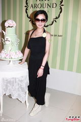 组图：叶蕴仪艺术学校开幕 张慧仪叹无暇陪子