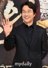 组图：《秘密之门》发布会 韩石圭等低调亮相