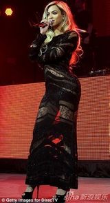 组图：玛丽亚凯莉透视裙秀凹凸身材 撞衫碧昂斯